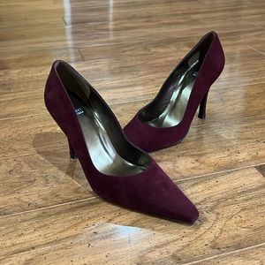 NWOT Stuart Weitzman Suede Maroon Heels